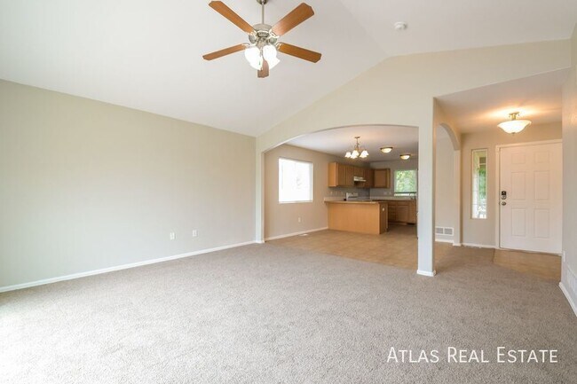 Building Photo - 5714 Sauvignon St