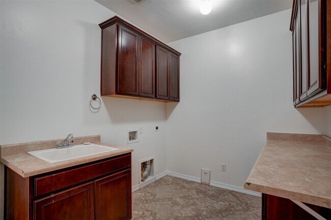Building Photo - Large 4 bed, 3 bath home in Prescott for R...