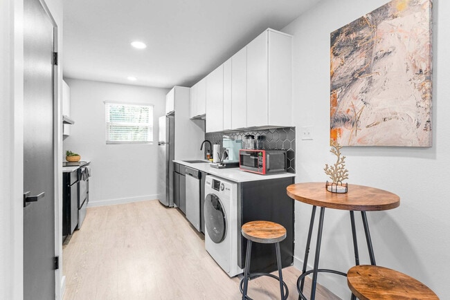 Building Photo - 513 Pecan Grove Rd