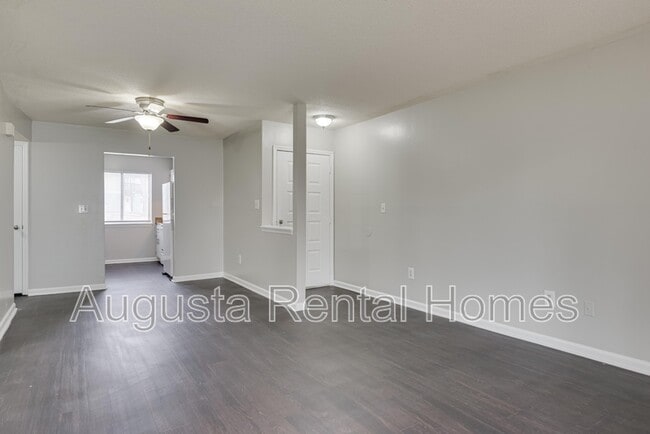 Building Photo - 2814 Thomas Ln