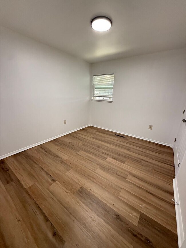 Building Photo - MAI319#-LS BK