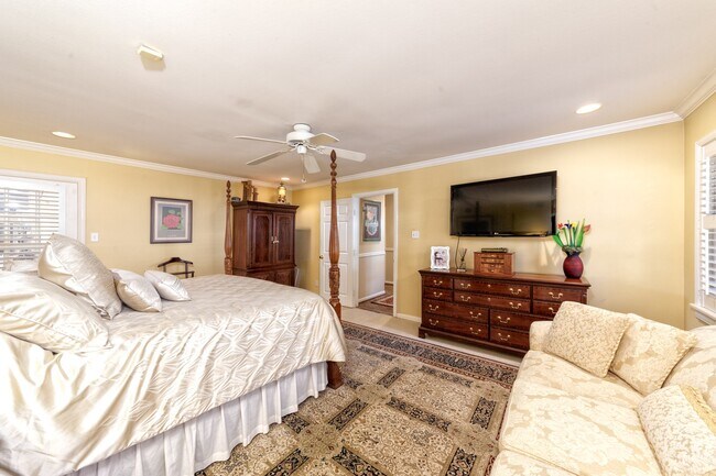 Building Photo - 11407 S Chestwood Dr