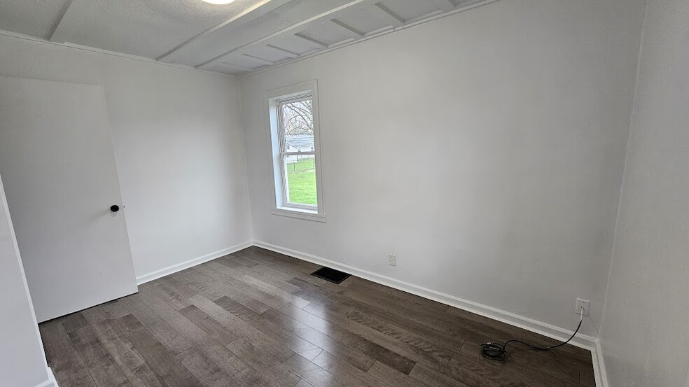 Bedroom 2 - 5474 Terrace Ave