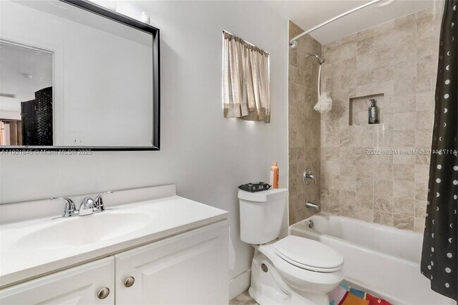 Building Photo - 219 NW 7th Ct