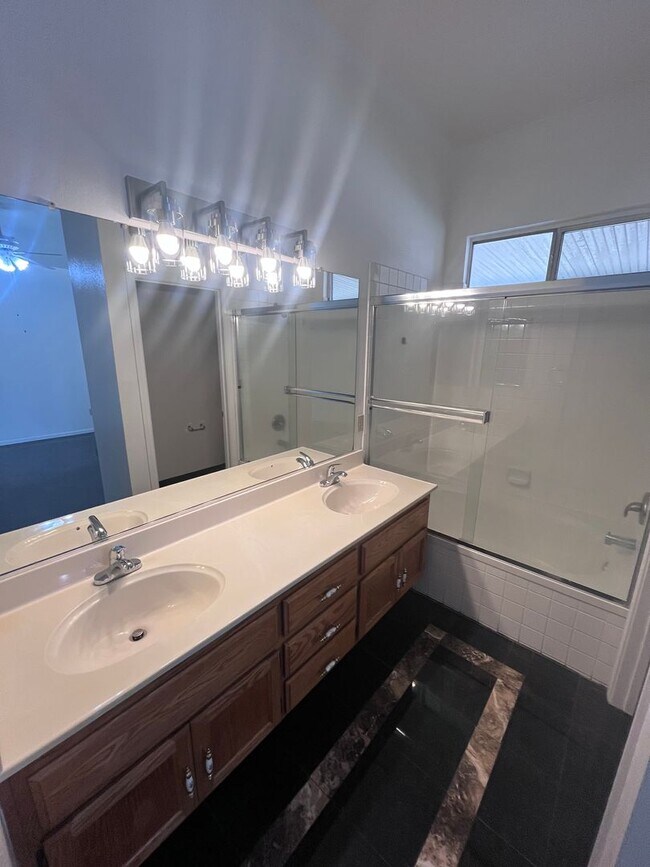 Building Photo - NICE 3 BEDROOM HOME IN ELK GROVE!!