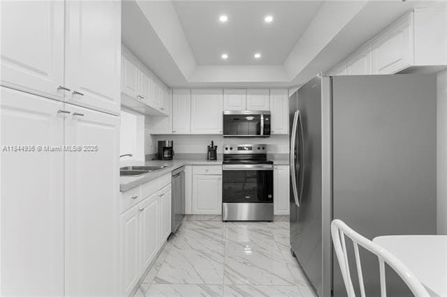 Building Photo - 520 Brickell Key Dr