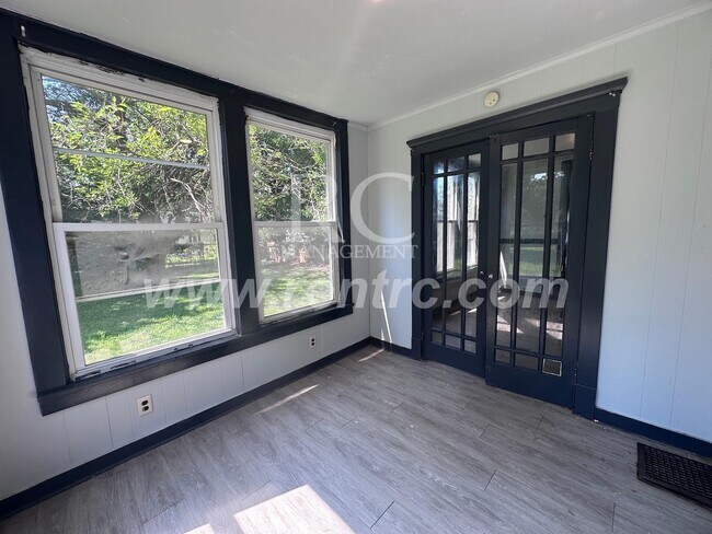 Building Photo - 33 Bismark-