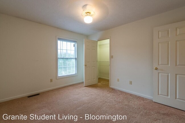 Building Photo - 2 br, 1.5 bath House - 702 Sherwood Hills Dr