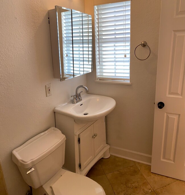 Building Photo - 1817 Loch Berry Rd