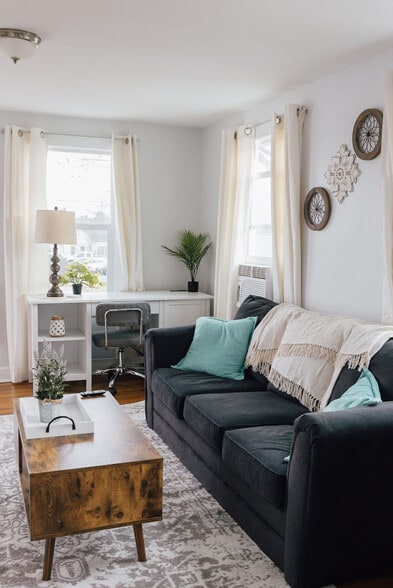 Building Photo - 905 Hill St