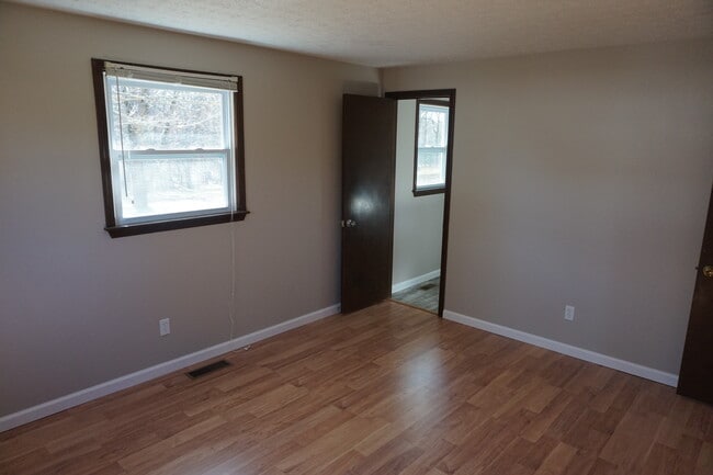 Building Photo - 641 Orchard Dr W