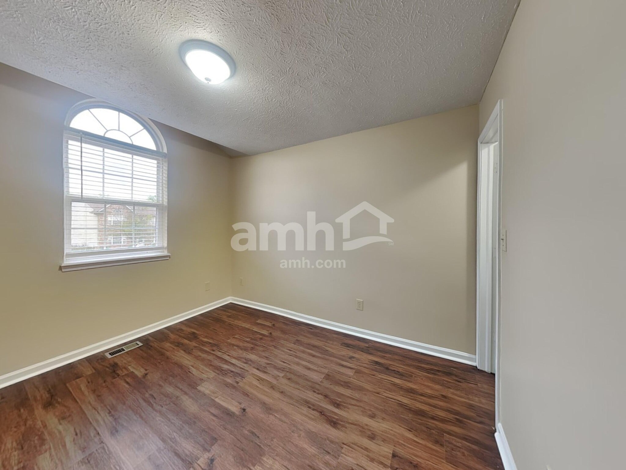 Building Photo - 297 Concord Way