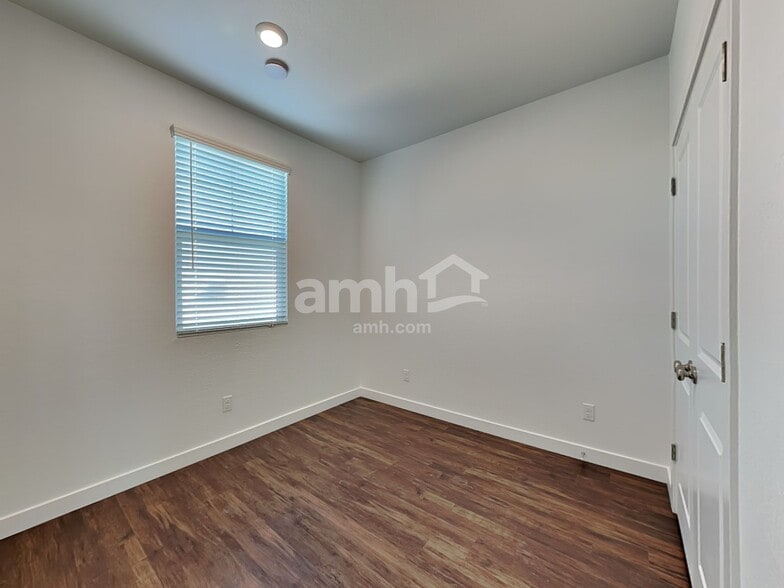 Building Photo - 8318 S 21st Ln