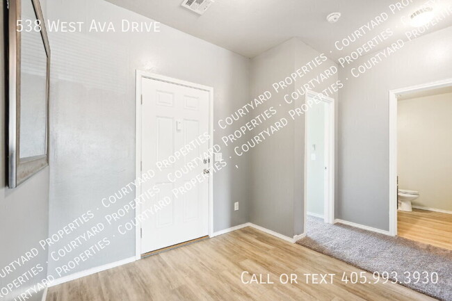 Building Photo - 538 W Ava Dr
