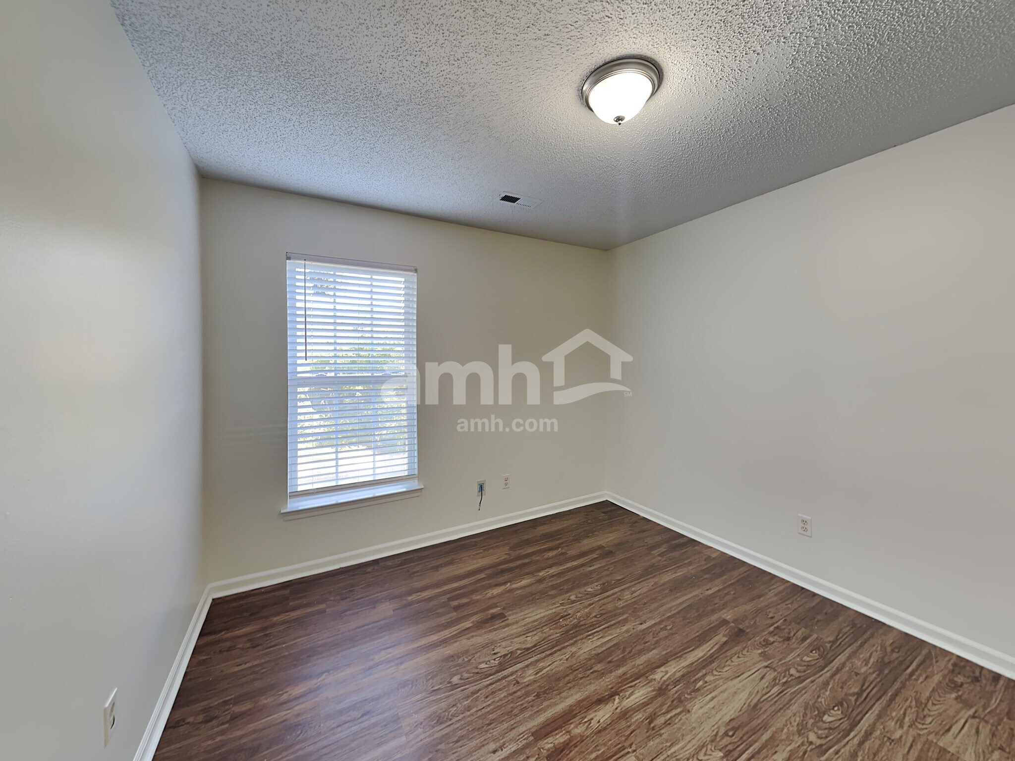 Building Photo - 949 Milkwood Ln