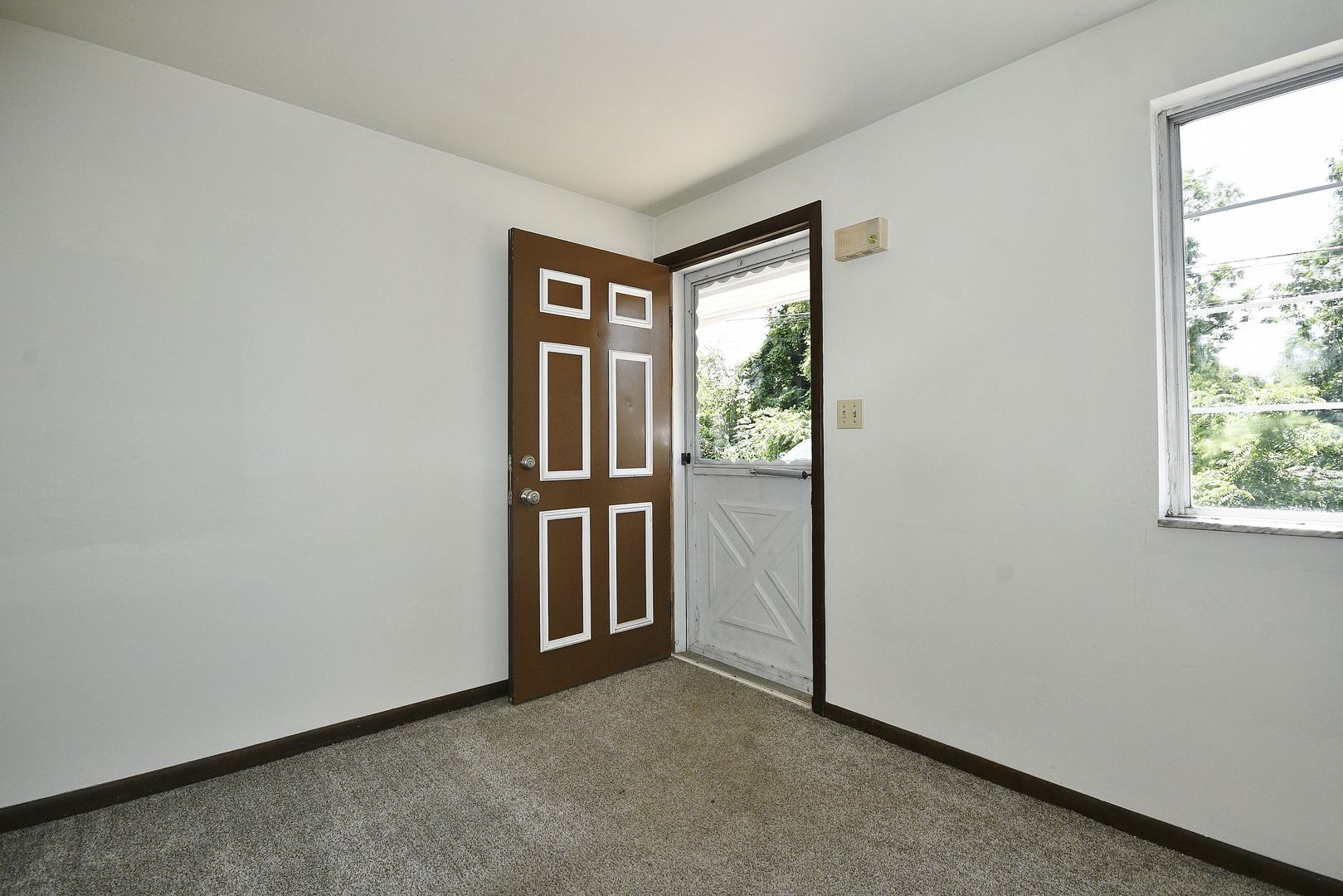 Building Photo - 427 Manor Rd