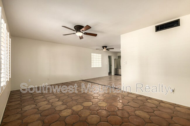 Building Photo - 8538 E Mitchell Dr