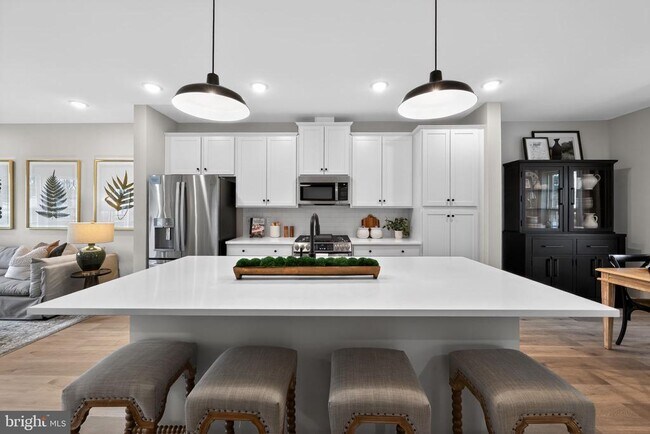 Building Photo - 44 Basswood St