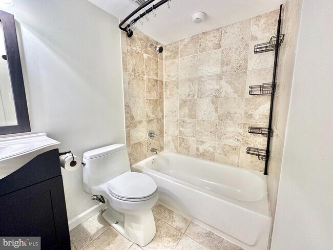 Building Photo - 1010 Bashford Ln