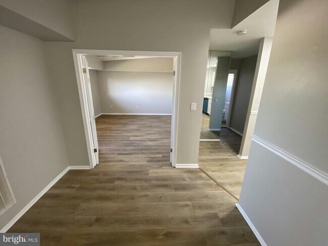 Building Photo - 5532 Karen Elaine Dr