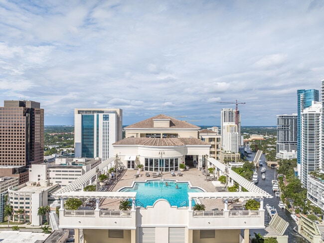 Building Photo - 511 SE 5 Ave