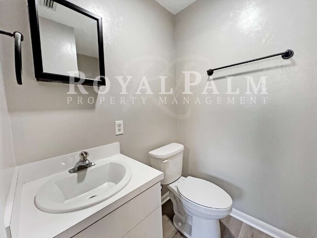 Building Photo - 2 Bed, 2 Bath, and a Whole New Energy — Kick Off 2026 in Bonita Springs