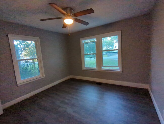 Building Photo - 2 Bedroom House  in Rossville/East Ridge