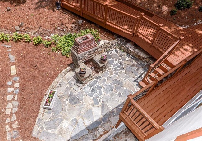 Building Photo - 2908 N Hills Dr NE