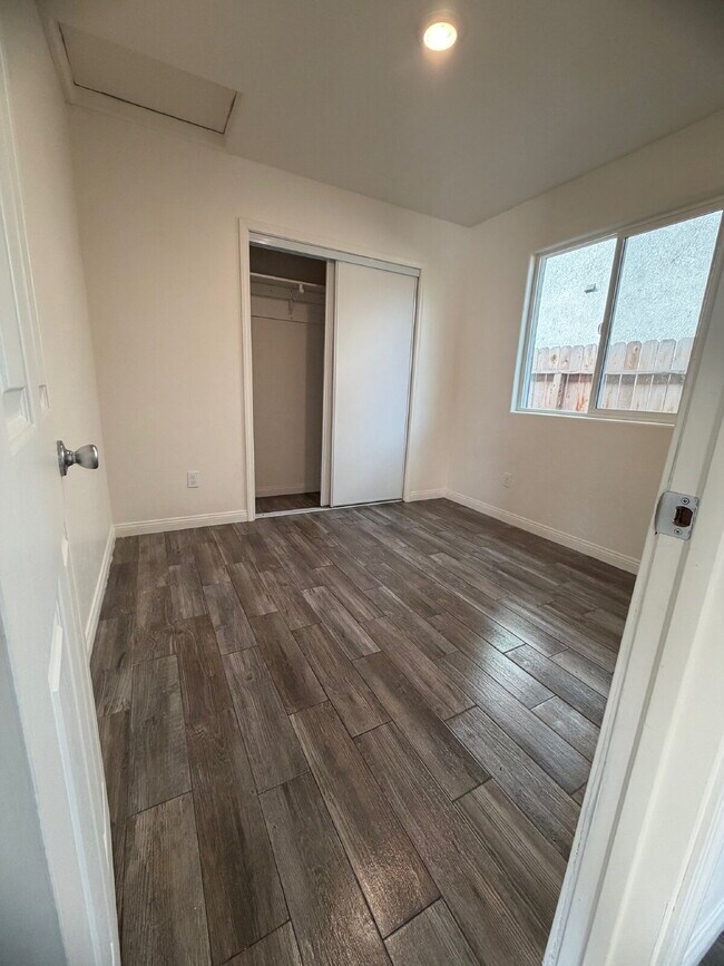 Building Photo - Modern Comfort Meets Everyday Style