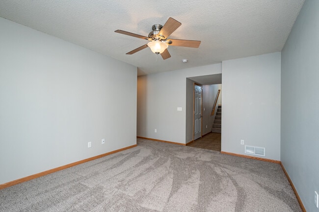 Building Photo - 1890 Goose Lake Cir