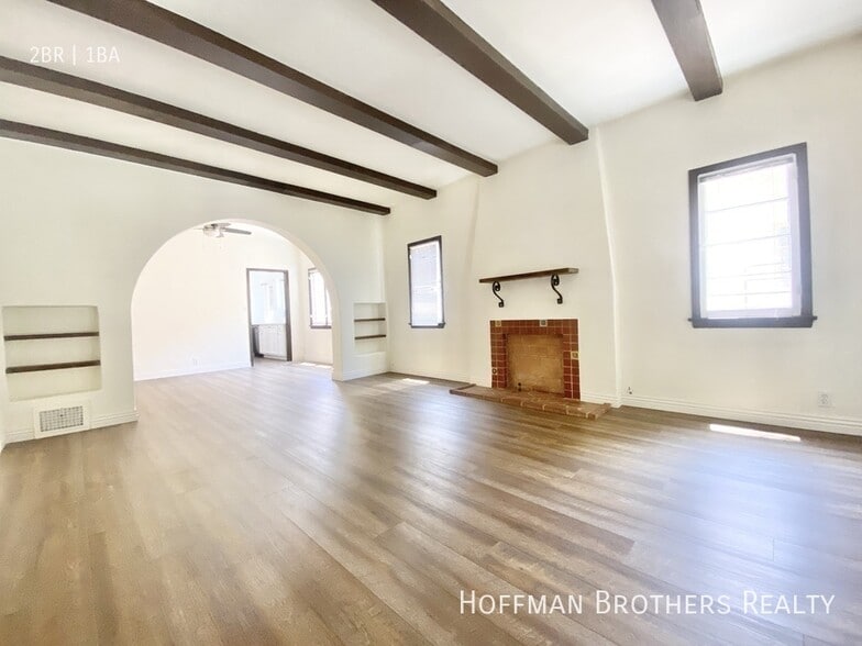 Building Photo - 362 1/2 N Sierra Bonita Ave