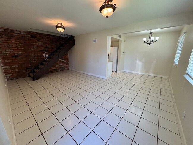 Building Photo - Relaxed Living in the Heart of Newbury Park