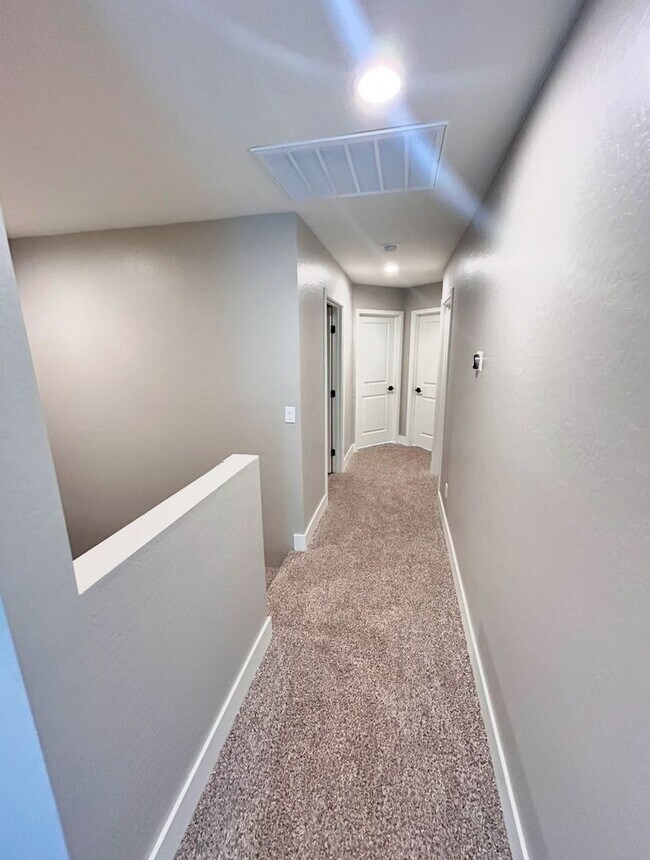 Building Photo - Beautiful New 3 Bedroom Phoenix home with Den/Loft! No HOA