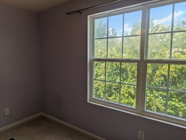 Building Photo - Charming 3-Story Townhome in Shiloh Grove