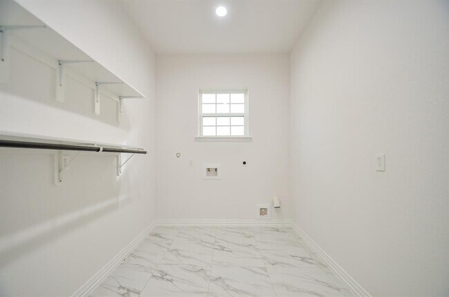 Building Photo - 6514 Fraser Pt Ct