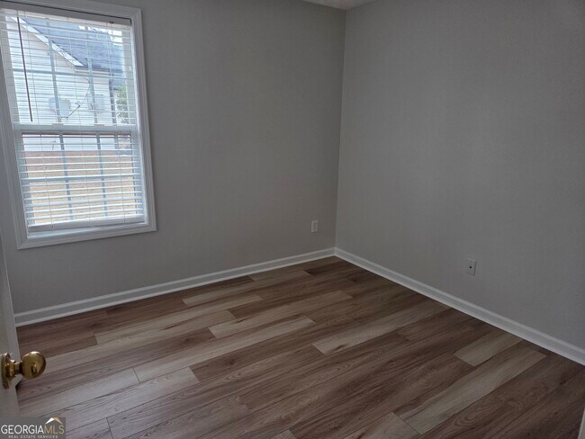 Building Photo - 14 Huntington Dr