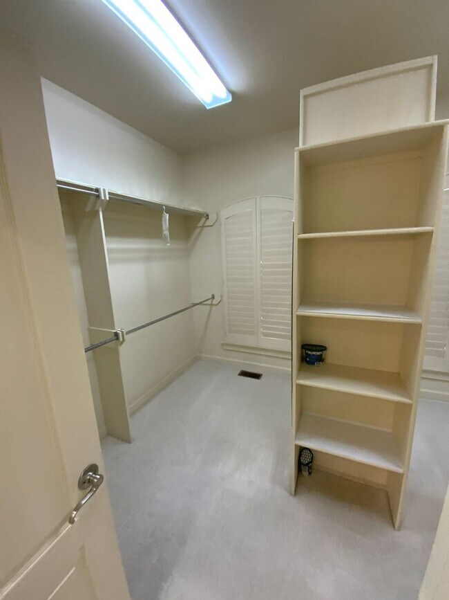 Building Photo - 123 Courts Ln