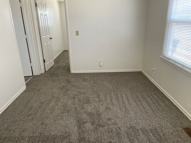 Building Photo - 524 Loop
