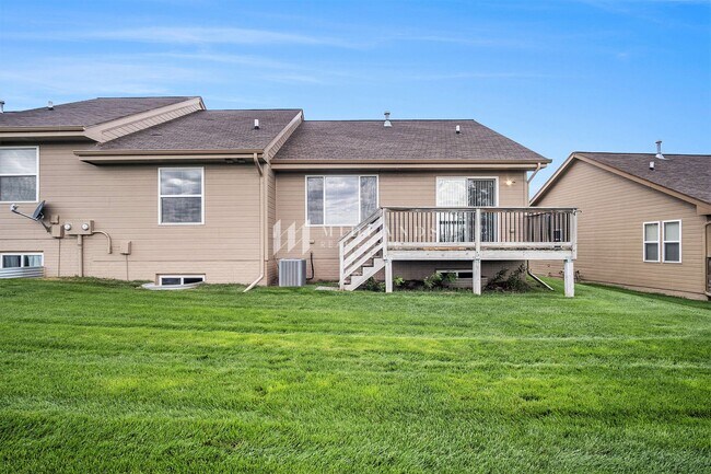 Building Photo - Ranch Townhome in Shadow View