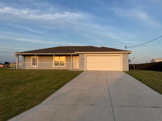 Building Photo - 7002 Waldo Cir