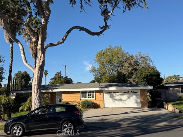 Building Photo - 1701 Victoria Dr