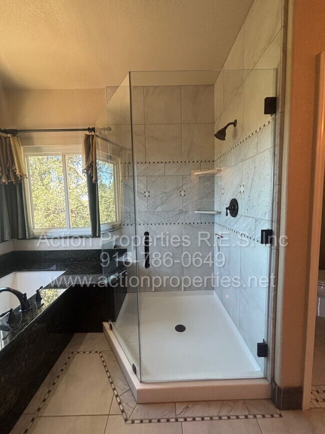 Building Photo - 4726 Abbey Hill