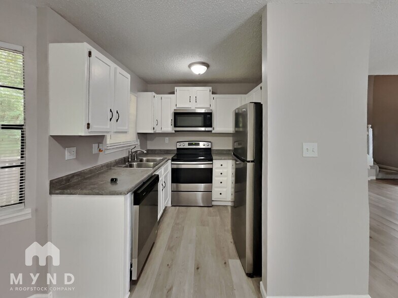 Building Photo - 629 Bennett Dr
