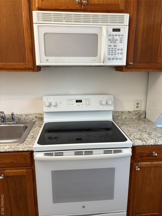 Building Photo - 130 S Maplewood Rd