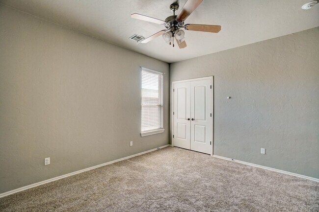Building Photo - Bright & Spacious 3-Bed, 3.5 Bath Corner-Lot Home in Deer Creek Schools with Chef’s Kitchen & Bon...