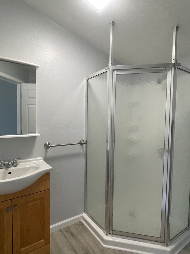 Building Photo - SPACIOUS 4 BED 2 BATH HOUSE WITH LARGE FENCED BACKYARD IN SHASTA LAKE
