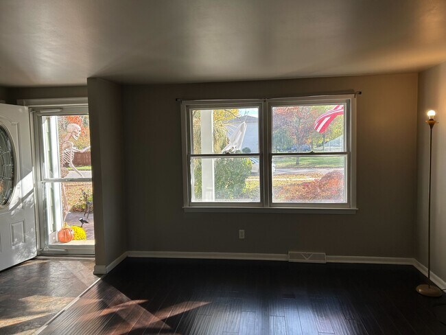 Building Photo - 100 Brittany Dr