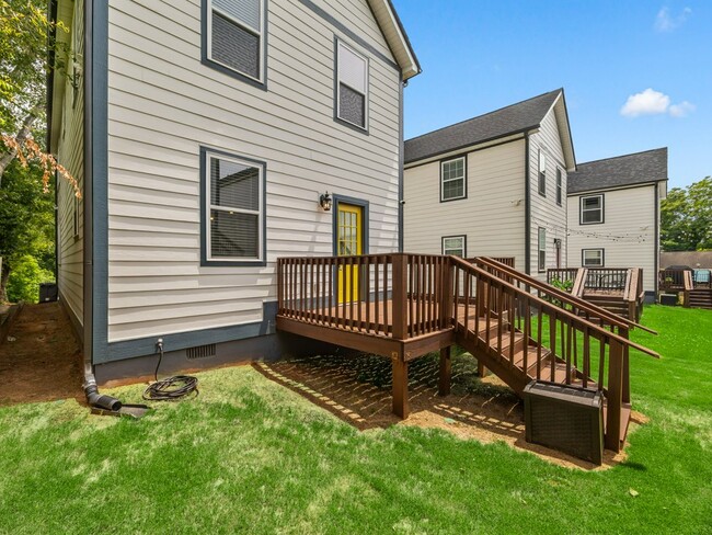 Building Photo - 214 Averill St