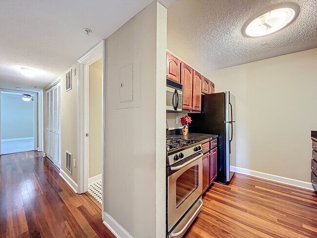Building Photo - 2065 Dixie Belle Dr