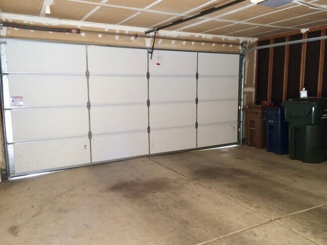 2 Car Garage - 2405 Deer Tree Ct